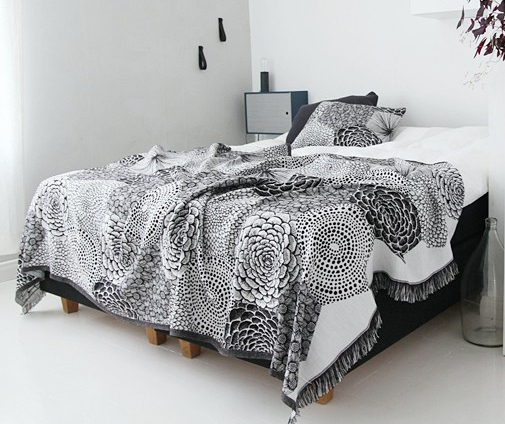 Large table cloth in washed linen in black and white