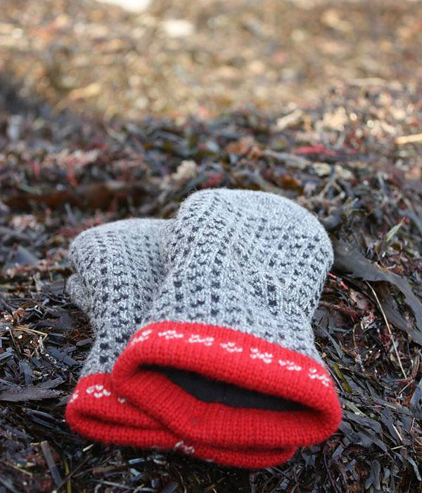 Very warm lined merino wool mittens, design "Skaftö Grey", size Medium