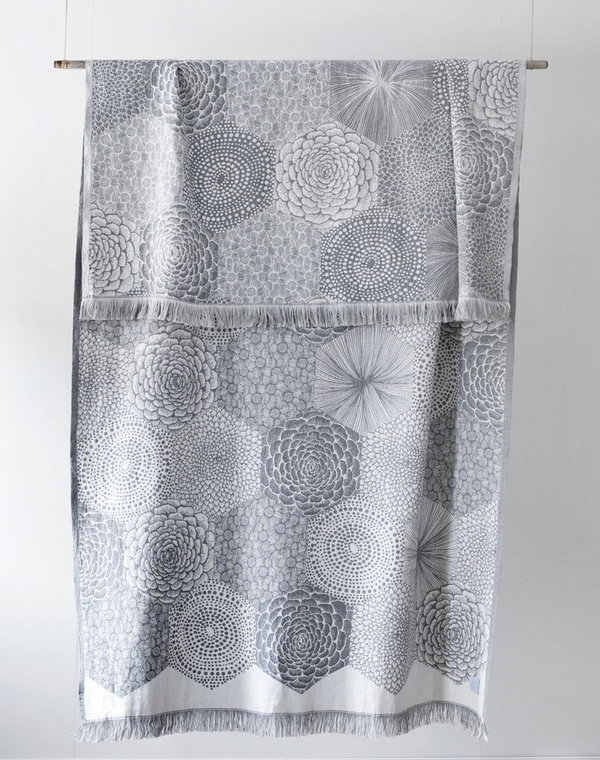 Grosse Tischdecke "Ruut" aus gewaschenes Leinen in Grau-Weiss