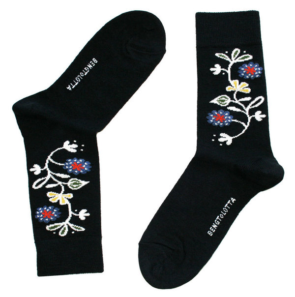 Schwarze Socken aus weicher Merinowolle, Design "Bloom" von Bengt & Lotta - Grösse 35-39