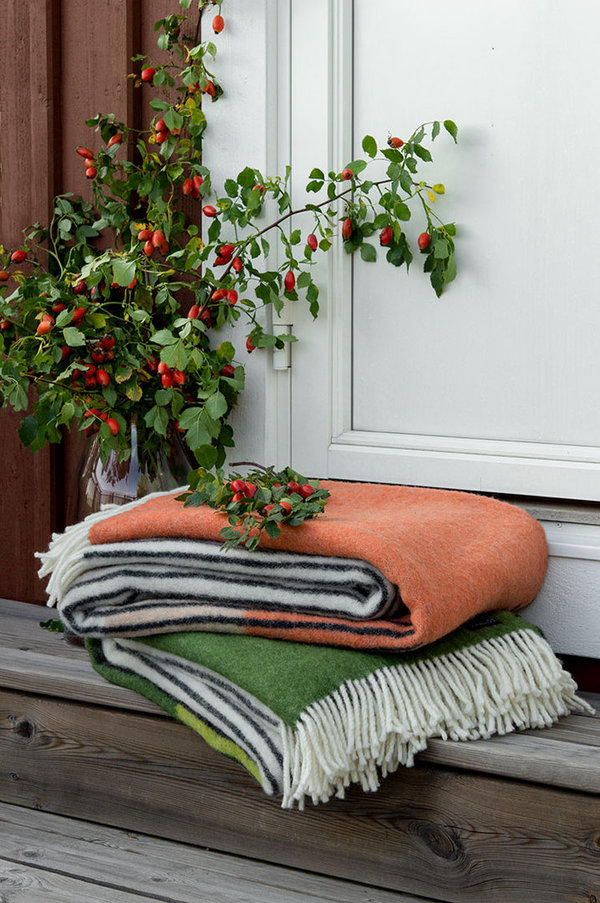 Stylish wool blanket in modern design "Draw green"