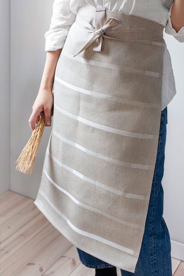 Practical waist apron in linen - Linnea beige