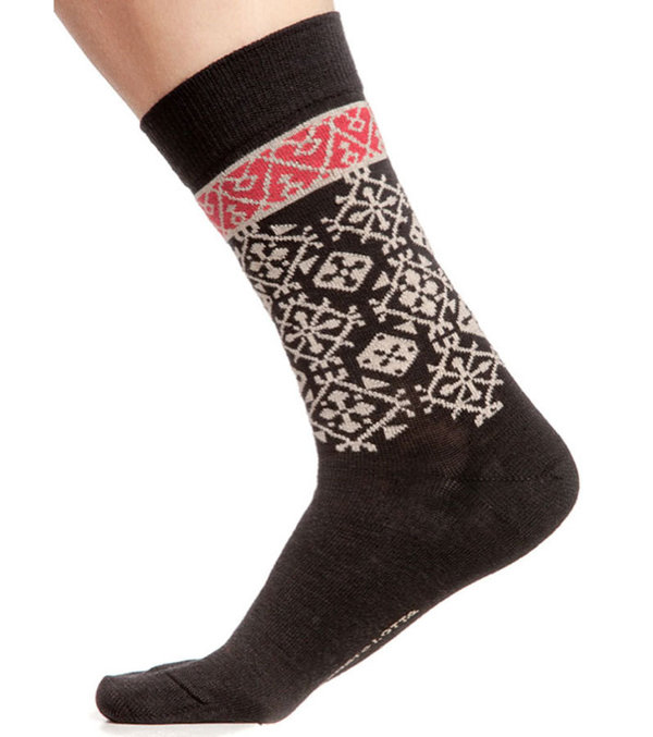 Schwarze Socken aus weicher Merinowolle, Design "Fjällnäs" von Bengt & Lotta - Grösse 40-45